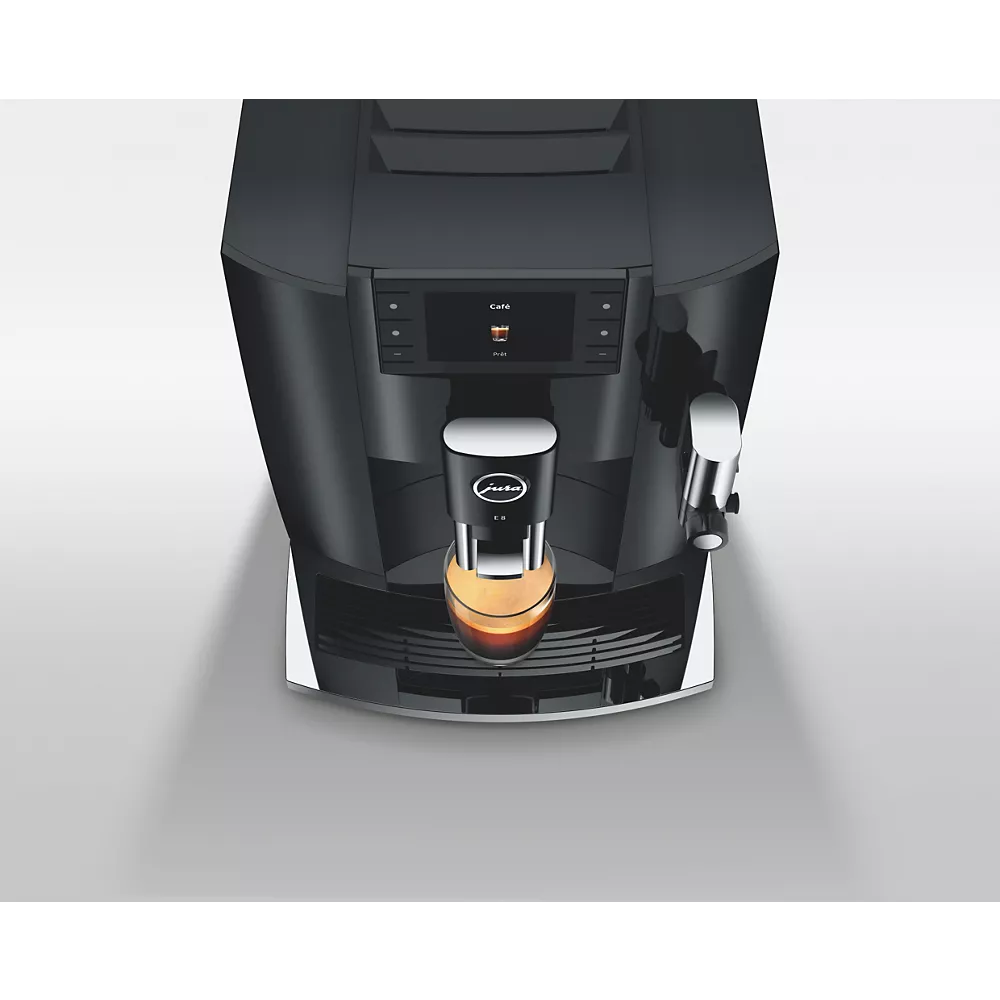 Vue de dessus de la machine à café JURA E4 PIANOBLACK (Copier) distribuant du café dans une tasse, avec son écran digital affichant "Café".