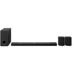 Le système audio home cinéma noir LG S95TR comprend une barre de son, un caisson de basse et deux haut-parleurs satellites, présentés sur fond blanc.