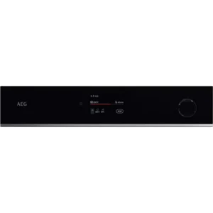 Le panneau de commande du four AEG TR7PB731SB en noir est doté d'un affichage numérique et d'un bouton de commande rond sur le côté droit, conçu pour s'adapter à votre sèche-linge AEG.