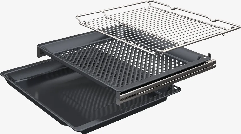 Trois plateaux de four en métal - une grille, un plateau perforé et un plateau de cuisson solide - empilés et parfaits pour une utilisation avec votre four SIEMENS HB472G0B3 ou d'autres modèles encastrables Siemens compatibles.