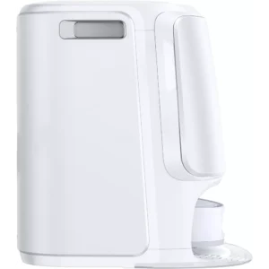 Une machine à café ou à boissons automatique blanche et élégante complète les maisons avec d'autres appareils intelligents, tels que l'aspirateur robot NARWAL FREO FLOW, pour un style de vie moderne et harmonieux.