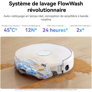 L'aspirateur robot NARWAL FREO FLOW nettoie efficacement un sol en bois, mettant en valeur ses composants internes tout en nettoyant les liquides renversés.