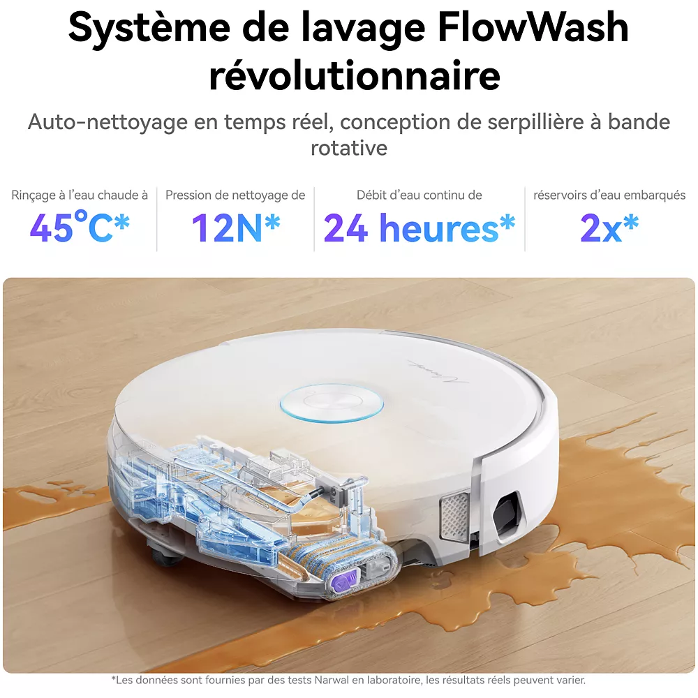 L'aspirateur robot NARWAL FREO FLOW nettoie efficacement un sol en bois, mettant en valeur ses composants internes tout en nettoyant les liquides renversés.
