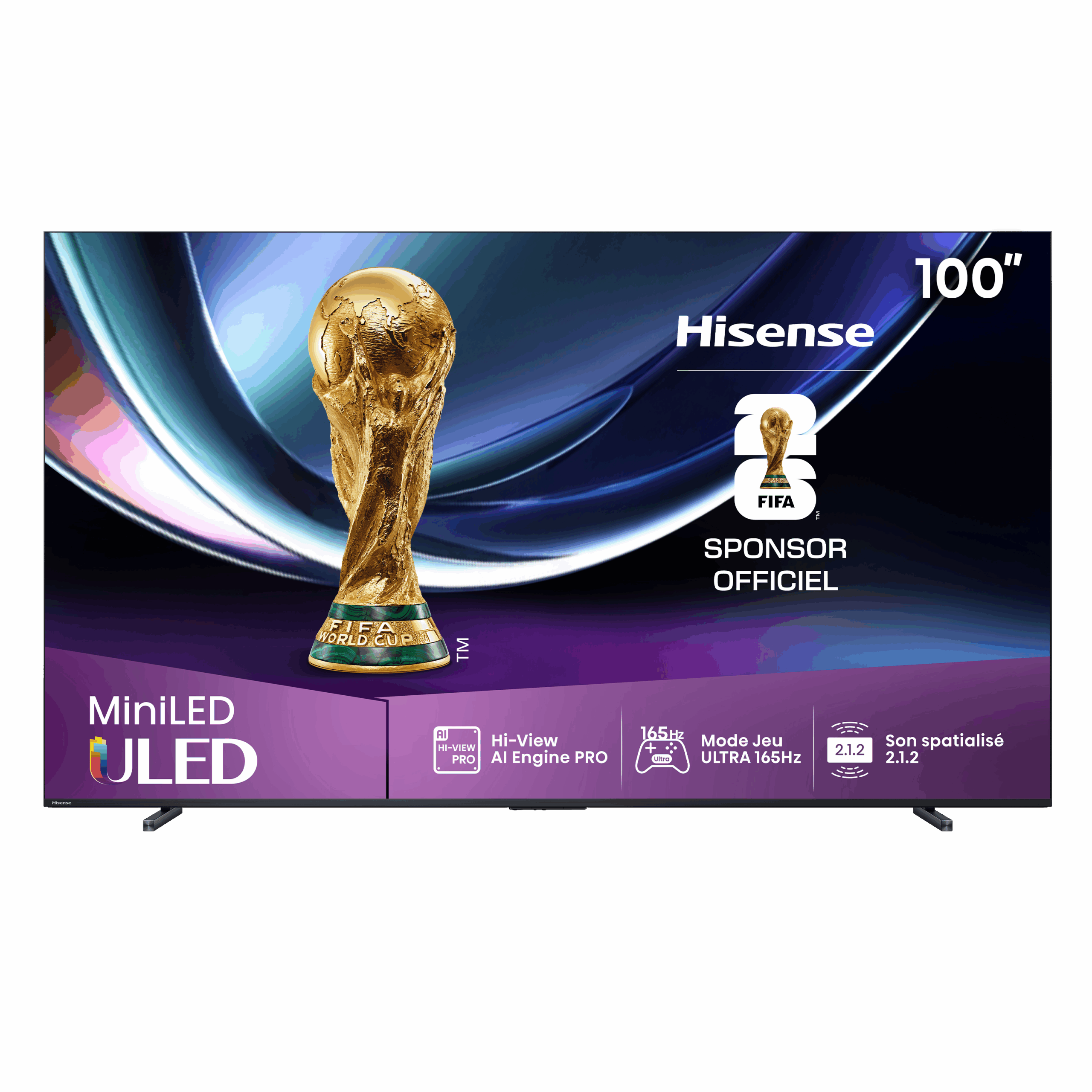 Un téléviseur HISENSE 100U7Q PRO 4K ULED TV présente le trophée de la Coupe du monde de la FIFA à côté des marques des sponsors officiels.