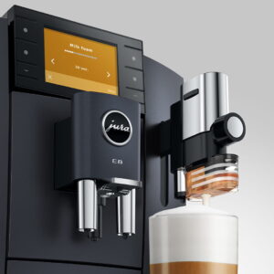 La JURA E8 COSMIC BLACK (ED) crée une couche de mousse de lait dans votre verre, vous offrant ainsi une texture digne d'un café à la maison.