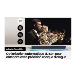 Un téléviseur affiche un orchestre alors que le texte en français met en évidence l'optimisation automatique du son pour des dialogues clairs avec le SAMSUNG HW-C450, améliorant ainsi votre expérience de cinéma à domicile.