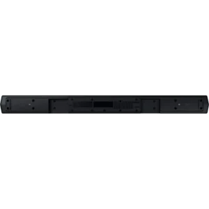 Vue inférieure de la barre de son SAMSUNG HW-C450 en noir, mettant en évidence ses points de fixation et ses ports de connexion sur fond blanc.