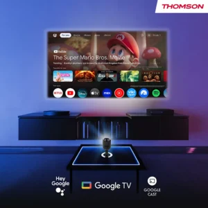 Un téléviseur intelligent affiche le film Super Mario Bros., tandis qu'un projecteur THOMSON VEGA PG35B et un dispositif de diffusion en continu sont posés sur une table moderne.