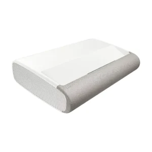 Le SAMSUNG SP-PLU7D est un projecteur à ultra-courte focale doté d'une finition blanche et grise élégante, mettant en valeur un design moderne et minimaliste.