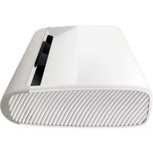 Le projecteur SAMSUNG SP-PLU7D est blanc et moderne, avec une grille frontale incurvée et un élégant accent noir sur le côté supérieur gauche.