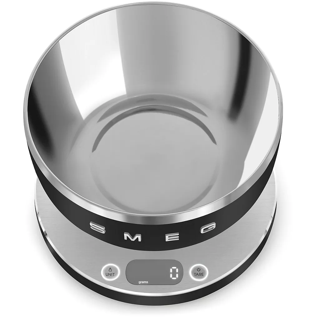 La balance de cuisine numérique SMEG KSC01BLMWW est dotée d'un bol en acier inoxydable et d'un écran LED réglé sur zéro gramme.