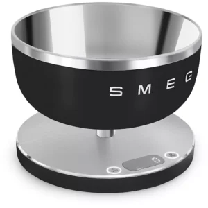 Le SMEG KSC01BLMWW présente un design élégant noir et argent, une cuve en acier inoxydable et un affichage numérique convivial.