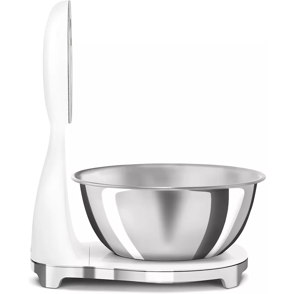 Le SMEG KSC01BLMWW (Copie) est un batteur sur socle blanc moderne associé à un grand bol à mélanger en acier inoxydable.