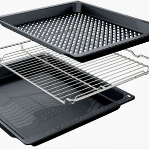 Trois plaques de cuisson en métal - perforées, grillagées et pleines - s'empilent pour une performance optimale du four. Conçu pour et compatible avec le modèle de four NEFF B2ACJ7AG0.