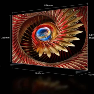 Le TCL 98C8K est un grand téléviseur à écran plat, dont les dimensions sont indiquées et dont l'écran affiche un motif abstrait et vibrant en forme de spirale.