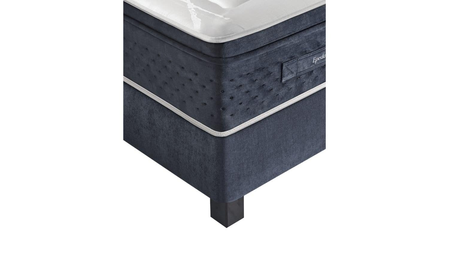 Vue d'angle du matelas EPEDA PERSÉIDES 2 160x200 en bleu foncé avec un plateau blanc, présenté avec un sommier tapissier bleu assorti sur des pieds noirs.