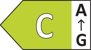 L'étiquette d'énergie verte avec un C gras et une flèche de G à A, mettant en évidence l'efficacité énergétique du congélateur vertical BOSCH GSN54EWCV.