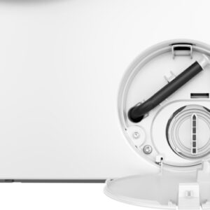 Gros plan du compartiment du filtre du lave-linge SIEMENS WM14N27AFR montrant le capuchon, le tuyau et le couvercle.