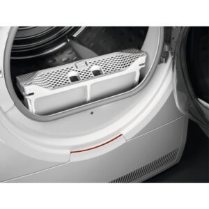 Ouvrez la porte du sèche-linge AEG TR81A3G6BOE pour voir de près le filtre à peluches situé à l'intérieur du tambour.