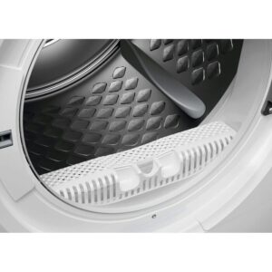 Gros plan de l'intérieur du tambour AEG TR95A9B6BW, montrant sa surface métallique texturée et un composant en plastique.