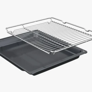 Un plat à rôtir noir avec une grille métallique, conçu pour une circulation optimale de la chaleur dans votre four BOSCH HBA571BB4 (Copie), est affiché sur un fond blanc.