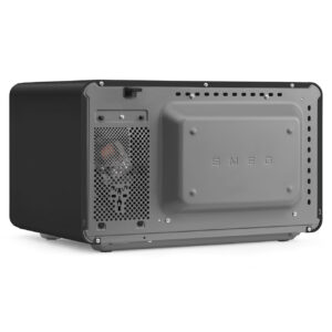 Vue arrière du micro-ondes SMEG MOC01BLMEU, de couleur noire, avec des trous de ventilation et le logo SMEG sur le panneau arrière.