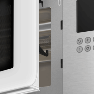 Vue rapprochée du four à micro-ondes SMEG MOC01BLMEU avec sa porte ouverte, mettant en évidence les boutons du panneau de commande et un aperçu de l'intérieur.