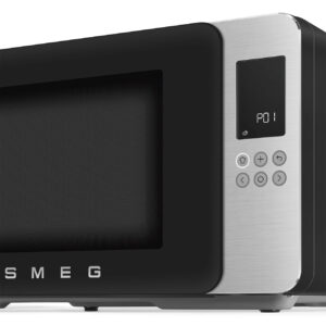 Gros plan sur le four à micro-ondes SMEG MOC01BLMEU, avec son écran numérique et ses boutons de commande sur le côté droit.