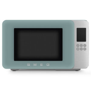 Le four à micro-ondes SMEG MOC01BLMEU présente un design bleu clair et argenté, un affichage numérique et des boutons de commande sur le côté droit.