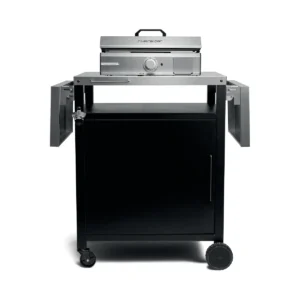 Barbecue à gaz RIVIERA & BAR QPL950 en acier inoxydable et noir, doté d'un caisson fermé, de deux tablettes latérales ouvertes et de roulettes.