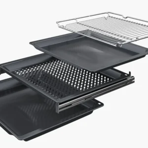 Quatre plateaux et grilles métalliques pour le four encastrable SIEMENS HB978GNM1 sont représentés dans une disposition éclatée, en couches, sur un fond blanc.