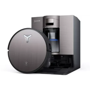 L'ECOVACS X11 omni, un aspirateur robot rond à la finition métallique, est installé dans sa station de charge et de nettoyage élégante, prêt à nettoyer les sols sans effort.