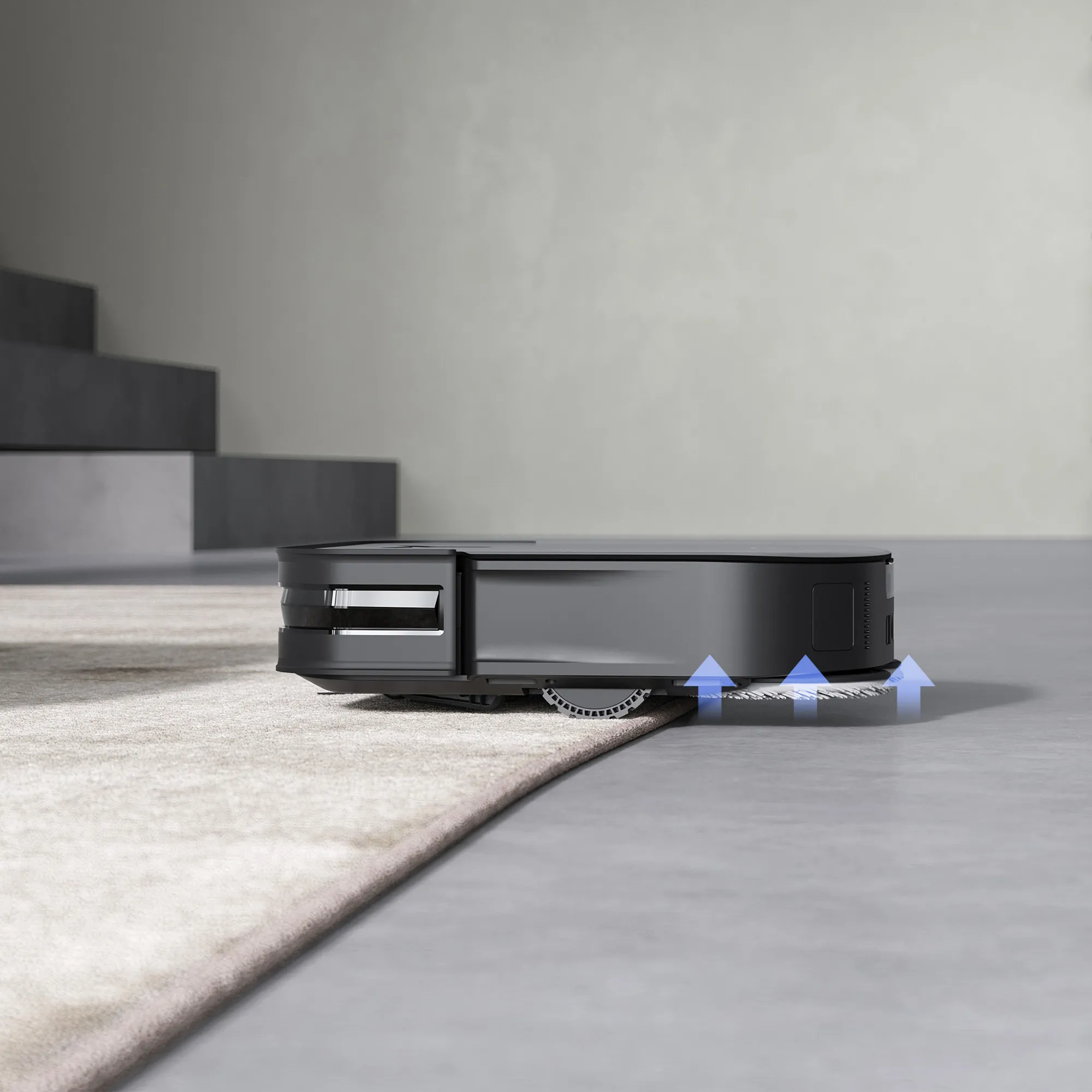 L'aspirateur robot ECOVACS X2 COMBO passe en douceur des sols durs aux tapis, comme le montrent les flèches qui soulignent la fluidité de ses mouvements.