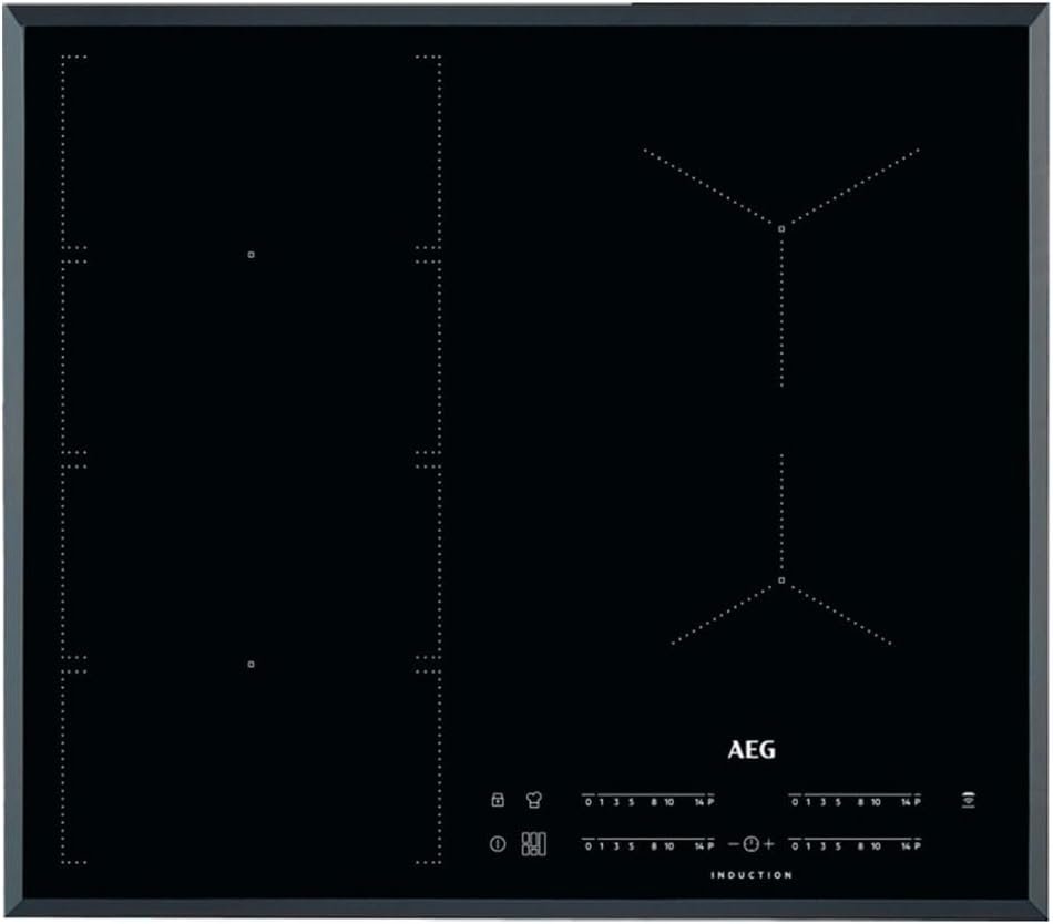 L'AEG IKE64471FB est une plaque de cuisson à induction noire avec quatre zones de brûleur et un panneau de commande tactile élégant en bas à droite.