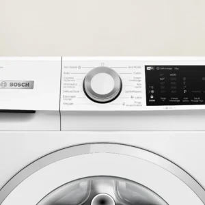 Gros plan du panneau de commande d'un lave-linge BOSCH WGG254FAFR (Copie) avec des boutons, un cadran et un affichage numérique.