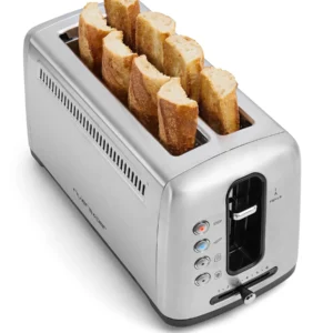 La riviere est un grille-pain argenté à quatre fentes, dans lequel sont insérées des tranches de baguette prêtes à être grillées.