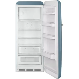 Le réfrigérateur SMEG FAB28RSBM6 de style rétro est montré ouvert de l'avant, avec des étagères, des tiroirs et des compartiments de porte vides.