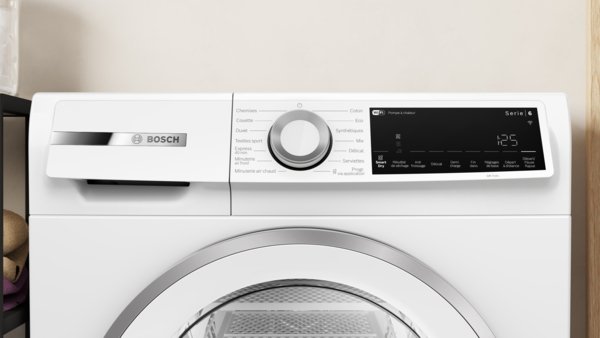 Gros plan du panneau de commande du lave-linge BOSCH WQJ, qui comporte des boutons, une molette et un écran d'affichage numérique.