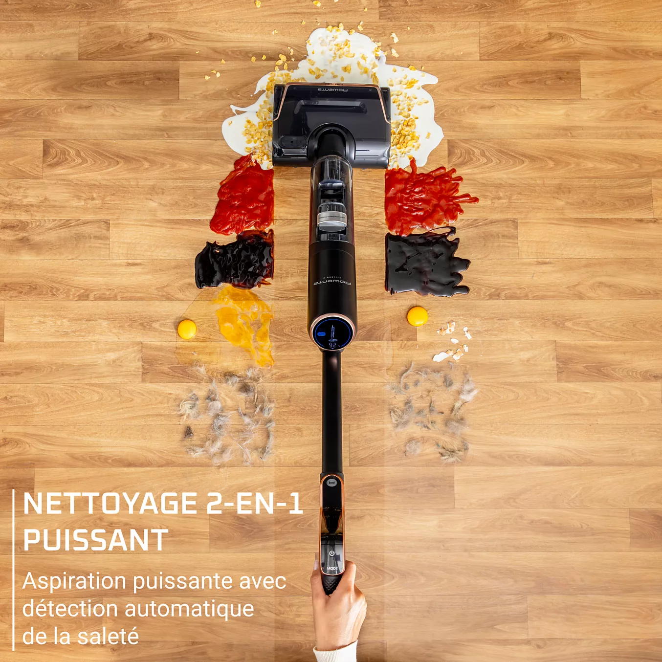 Le ROWENTA GZ5736E0 nettoie facilement les liquides renversés sur les sols en bois, grâce à son puissant système de nettoyage 2 en 1.