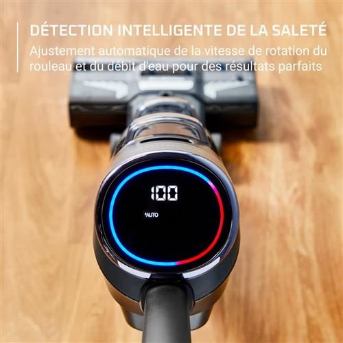 Gros plan de l'aspirateur ROWENTA GZ5035WO avec un écran numérique sur un sol en bois, mettant en évidence les fonctions de détection intelligente en français.