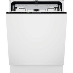 Le lave-vaisselle encastrable AEG GI8200A2TC est présenté avec sa porte ouverte, montrant l'intérieur vide et le panneau de commande supérieur moderne.
