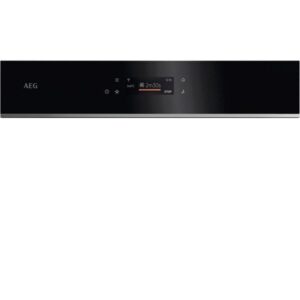 Panneau de commande du four AEG noir avec affichage numérique de la température et de la minuterie, conçu pour compléter l'aspect moderne du four AEG TX7PB631SB.