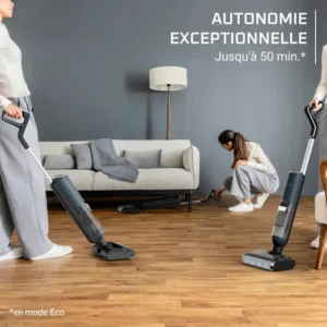 Deux femmes utilisent l'aspirateur sans fil ROWENTA GZ5436E0 pour nettoyer le sol d'un salon en bois ; le texte en français souligne la longue durée de vie de la batterie.