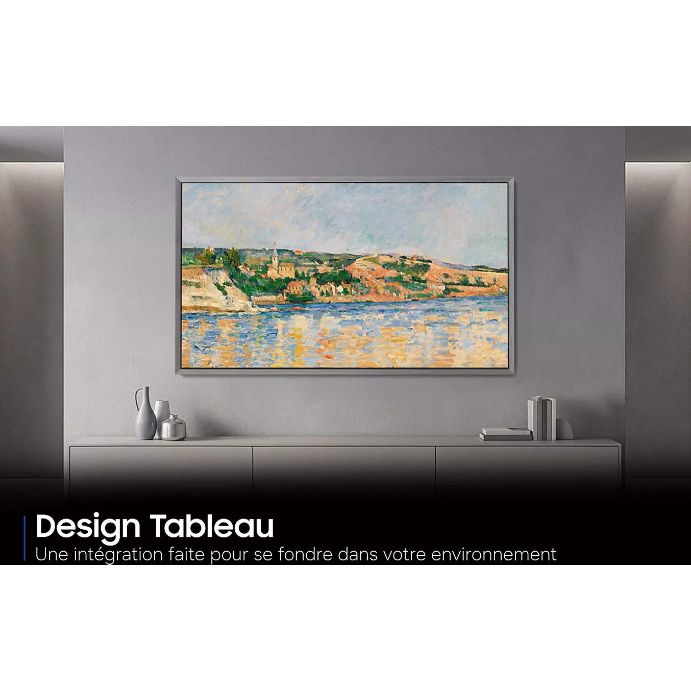 Un téléviseur SAMSUNG TQ65S99H affichant un paysage encadré est suspendu au-dessus d'une console grise moderne au décor minimaliste.