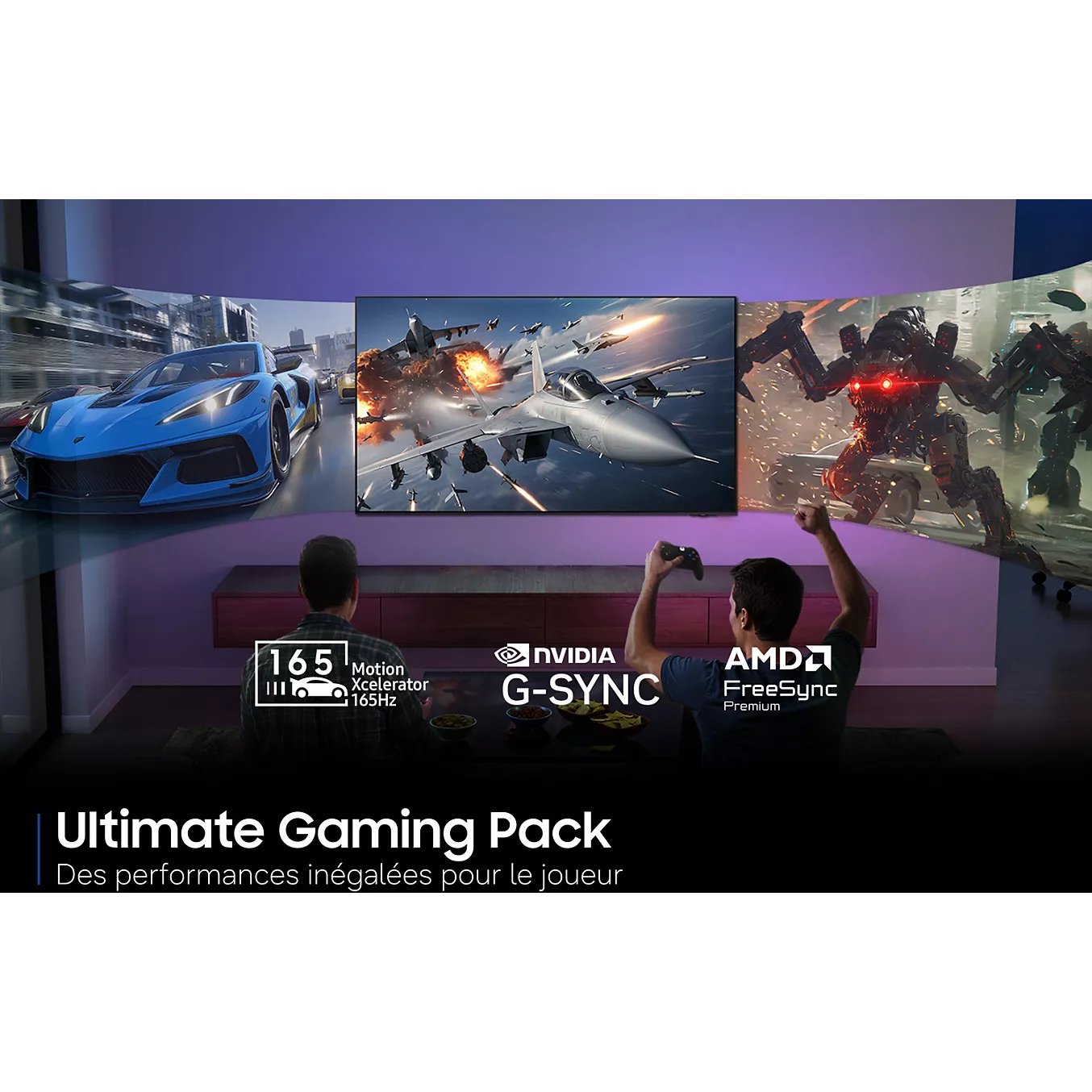 Deux personnes jouent sur un téléviseur SAMSUNG TQ65S99H de 65 pouces, dont l'écran affiche une voiture, un avion de chasse et un robot, avec les logos G-SYNC et FreeSync.