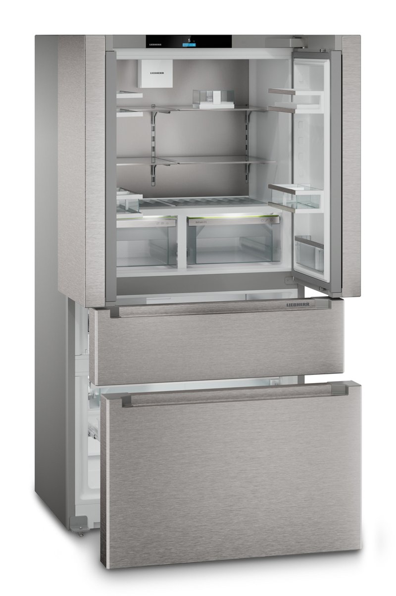 Le réfrigérateur à portes françaises LIEBHERR MBSDDI9524-20 est présenté ici en acier inoxydable, avec ses portes et ses tiroirs ouverts, dévoilant des étagères et des compartiments vides.