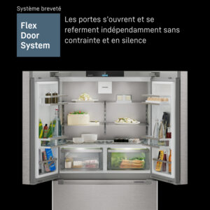 Ouvrez le réfrigérateur LIEBHERR MBSDDI9524-20 à double porte, dévoilant les aliments et les boissons qu'il contient, accompagnés d'un texte en français mettant en avant son système breveté « Flex Door ».