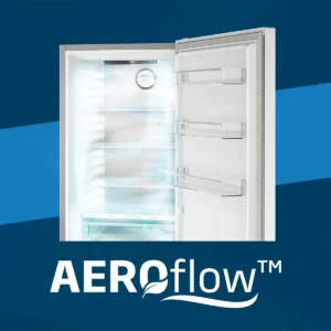 Un réfrigérateur SMEG FD14EW ouvert et bien éclairé, arborant le logo AEROflow™ sur fond bleu.