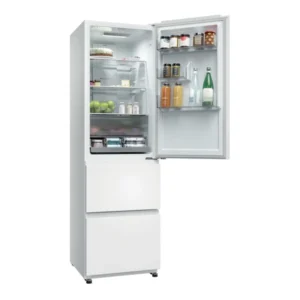 Un réfrigérateur HAIER HTR3518ENMW de couleur blanche est représenté, porte ouverte, dévoilant des étagères remplies de divers aliments et boissons.