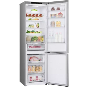Ouvrez le réfrigérateur LG GBV3200DPY pour découvrir des aliments soigneusement rangés sur ses étagères et dans ses tiroirs.